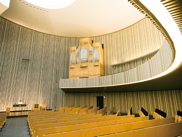 フェルスベルク社（スイス）のパイプオルガンが設置された「荊冠堂（チャペル）」