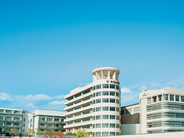 近鉄「学園前駅」に直結した学園前キャンパスは、利便性の高い都市型キャンパスです。