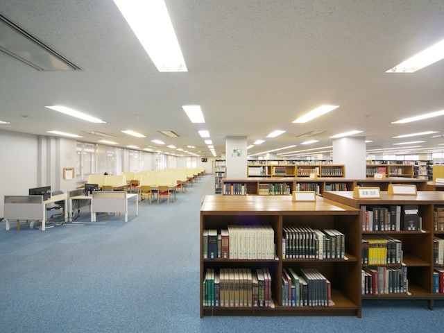 広島工業大学の図書館