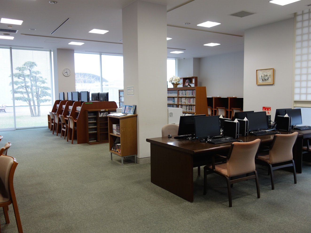 長崎県立大学の図書館