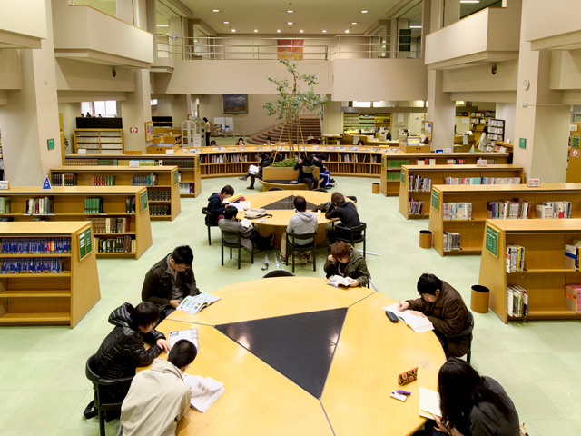 法政大学の図書館