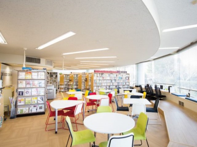 長崎短期大学の図書館