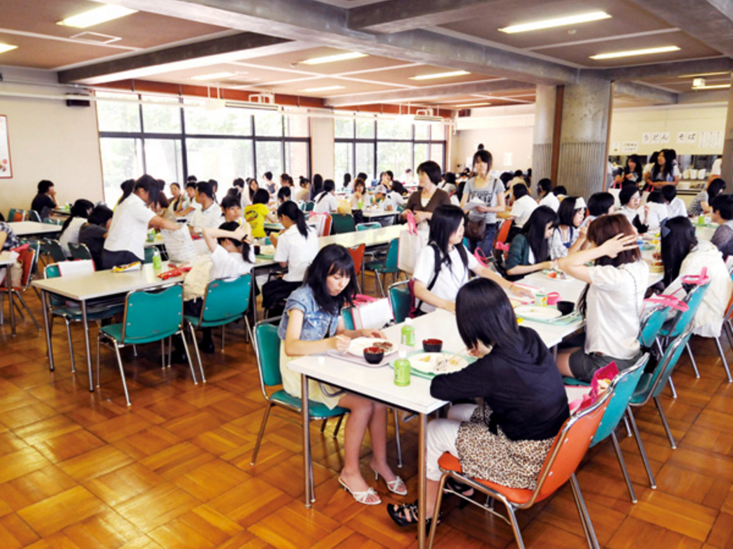 香蘭女子短期大学の学食