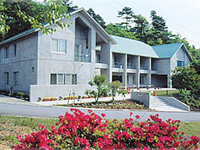 白根セミナーハウス。群馬県草津町にある白根セミナーハウスは、大学の研修用施設となっています。ゼミナールや部活・クラブの合宿で利用されています。