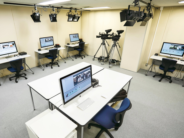 【映像表現スタジオ】カメラや映像編集ソフトを学べるスタジオ。主に食文化栄養学科の授業で使用します。