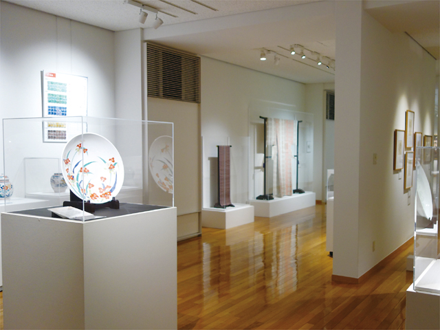 【九州産業大学美術館】九州初の大学美術館。約700点もの美術品が所蔵され、学芸員課程における博物館実習施設としても利用されています。