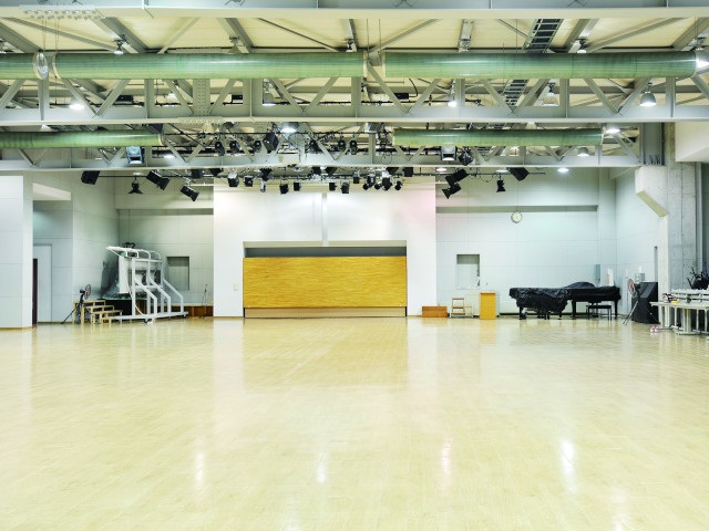 オーディトリアム：照明や音響の機材を完備し、演劇やファッションショーなどのイベントで利用されるスペース