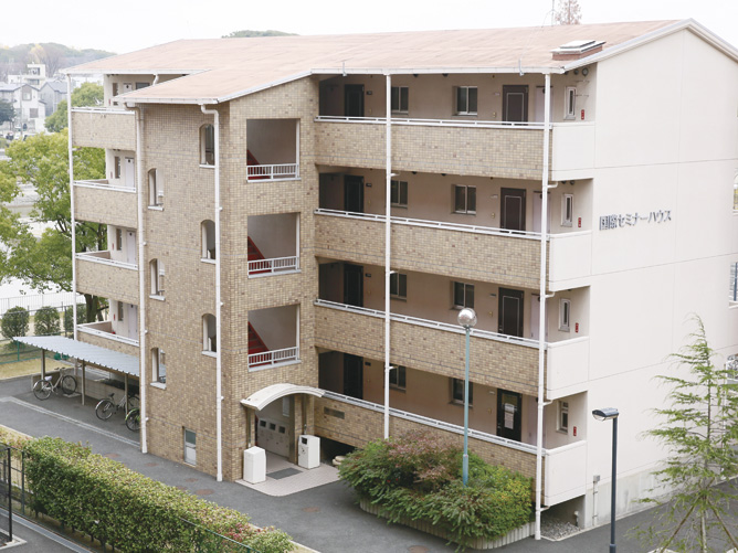 ［国際セミナーハウス］外国人留学生が入居する寮。日本人学生も、サポート役として入寮可能です。