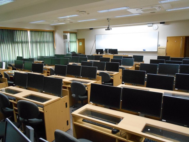 PC室:パソコン関連の授業で使用しています。