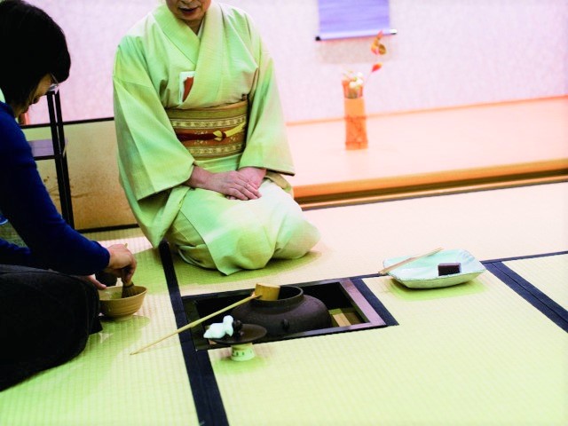 和室“翔”：茶道部の活動や生涯学習などで使用しています