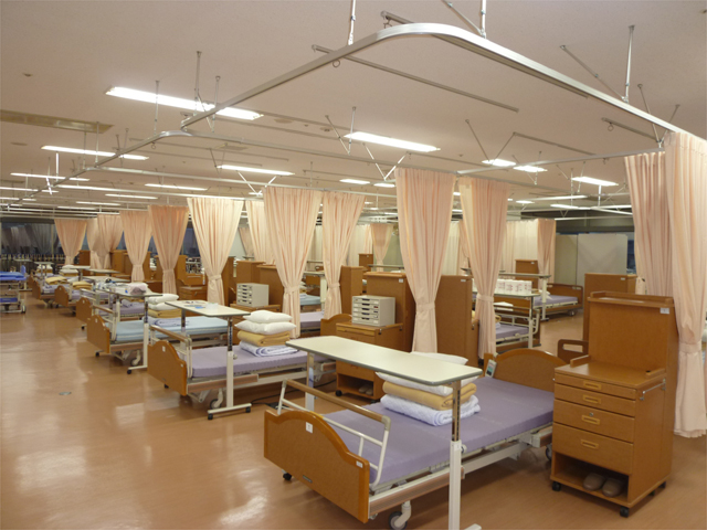 看護実習室（生活支援）／福岡。 広く看護ケアについて学ぶための実習室。患者さんへのアセスメントを十分に学修できる設備・備品を整えています。