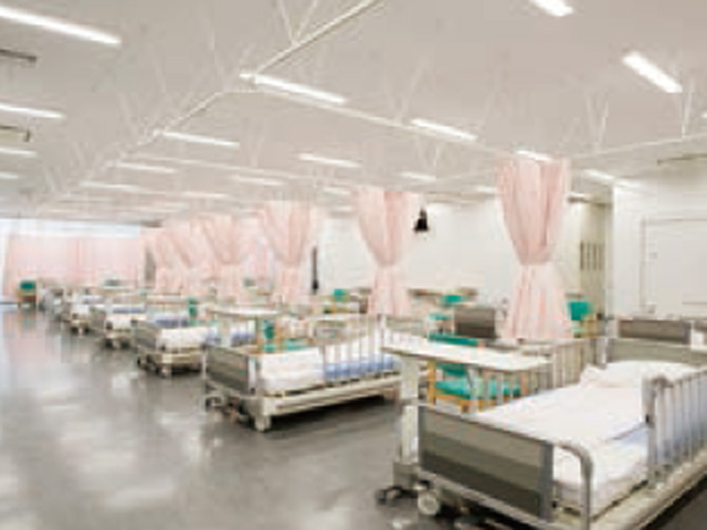 【基礎看護実習室(中野キャンパス)】実際の医療現場を想定した、看護の基礎技術を修得するための実習室です。