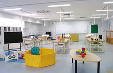 保育実習室には、乳児の沐浴等、保育の実技に関する学びを行う様々な設備が揃っています。