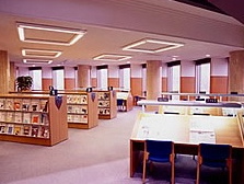 崇城大学の図書館