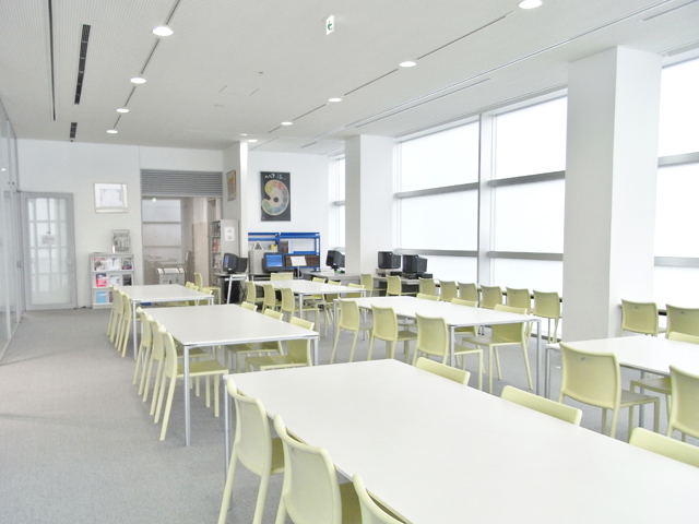 宝塚大学 大阪 梅田キャンパスの図書館