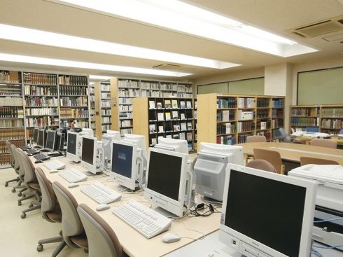 西九州大学の図書館
