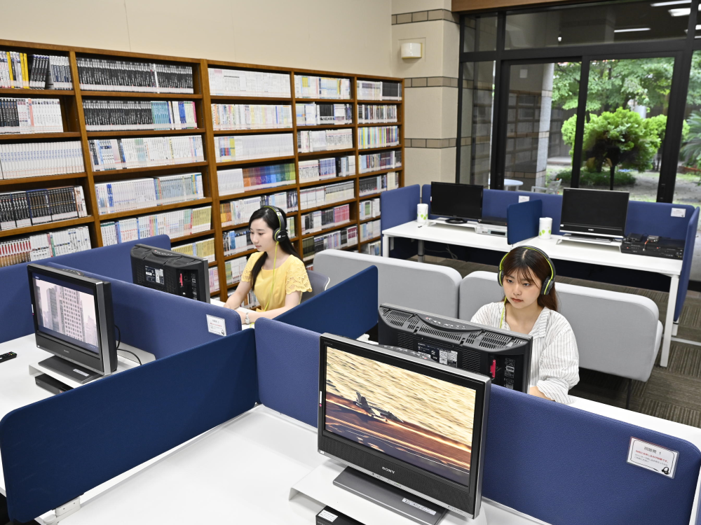 福岡女学院大学の図書館