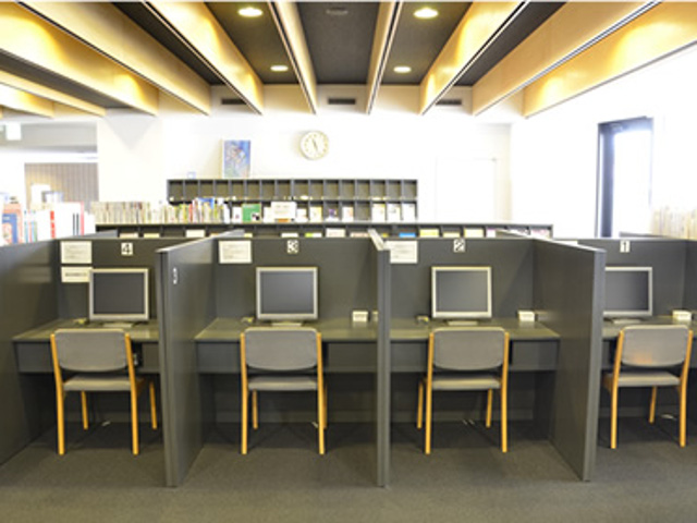 大阪総合保育大学の図書館