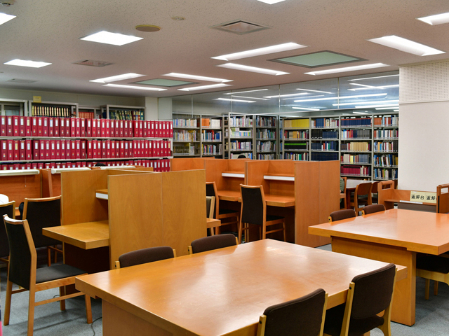 湘南工科大学の図書館