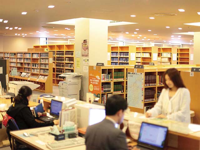 九州国際大学の図書館