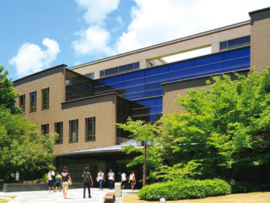熊本学園大学の図書館