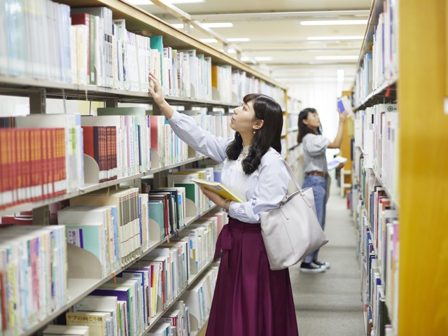 園田学園女子大学の図書館