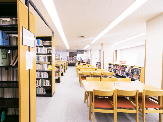 名古屋文理大学の図書館