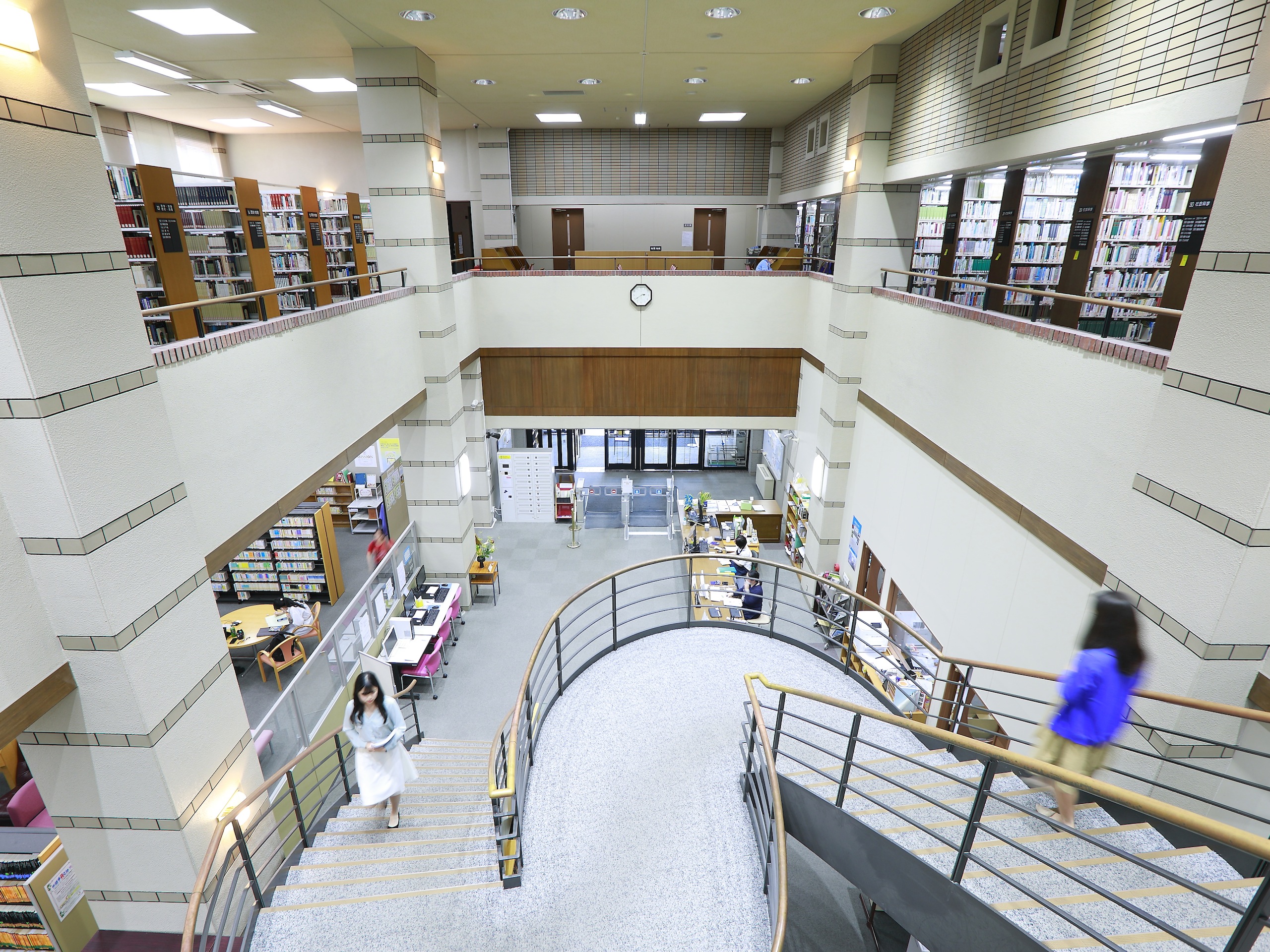 福岡女学院大学の図書館