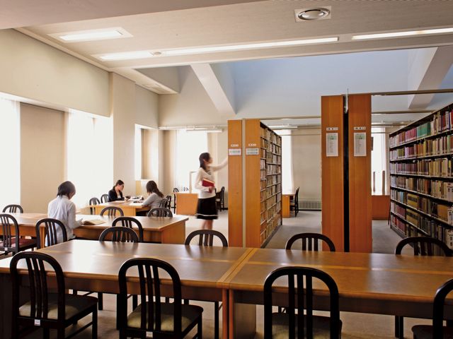 安田女子大学の図書館