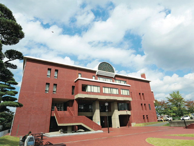 九州産業大学造形短期大学部の図書館
