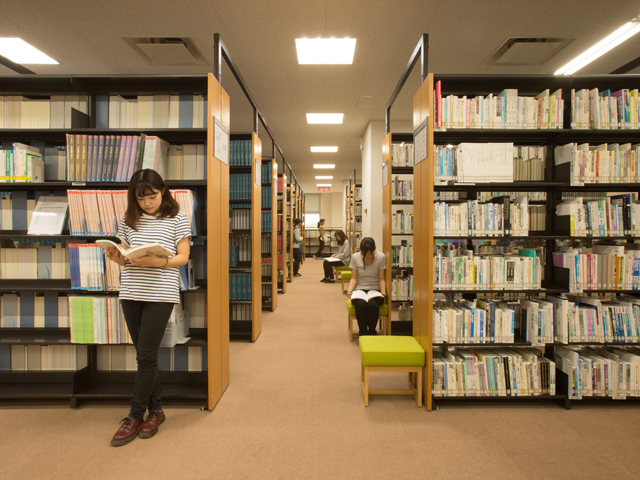 新潟医療福祉大学の図書館