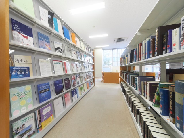 宝塚医療大学の図書館
