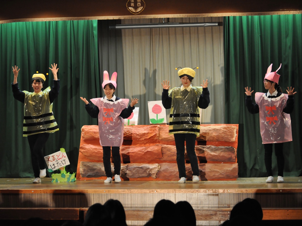 2年間の総まとめとして音楽劇を発表。学生だけで創作・実演します。