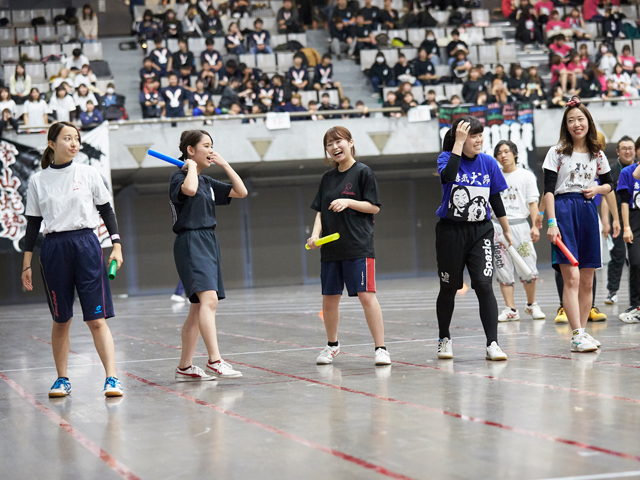 こちらも大人気のイベント「シモゾノ学園体育祭」東京校 対 大宮校で競い合います。