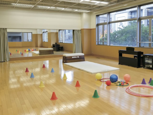 トレーニングルーム。乳幼児の体育遊び、こどもが楽しく体を動かすポイントも学びます。
