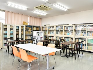 2F図書室